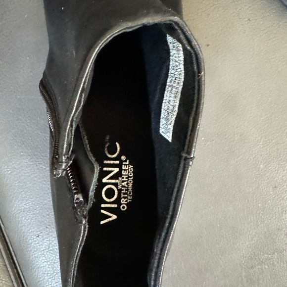 Like new Vionic Georgia ankle boots. Orthoheel technology. Cute metal grommet. - Picture 4 of 5